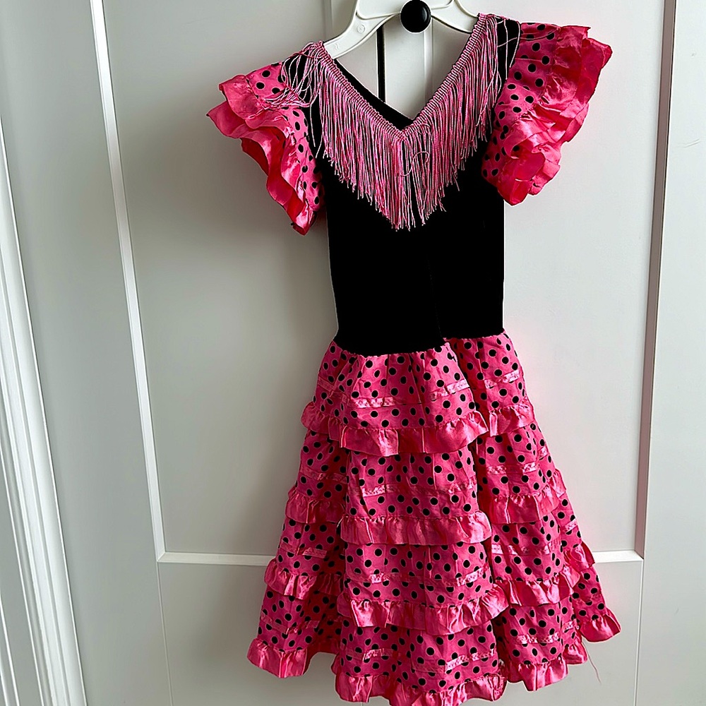 Flamenco dress. Made in Spain. Size: 6 years old. No flaws. Worn only twice.